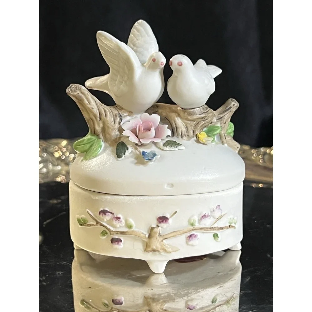 Vintage LEFTON Love Birds Trinket Box Ceramic Lidded White‎ (2228)